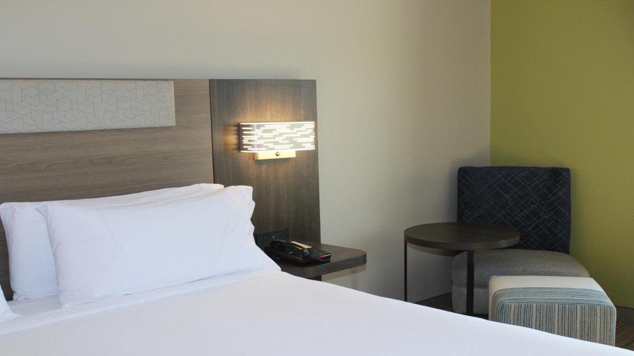 Holiday Inn Express & Suites Wilson-Downtown By Ihg Exterior foto