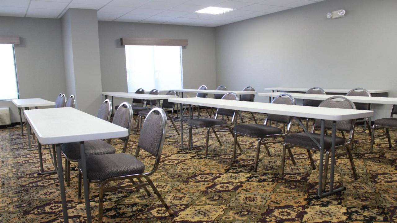 Holiday Inn Express & Suites Wilson-Downtown By Ihg Exterior foto