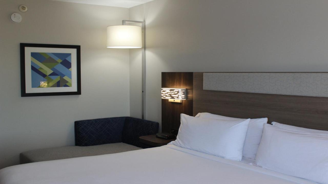 Holiday Inn Express & Suites Wilson-Downtown By Ihg Exterior foto